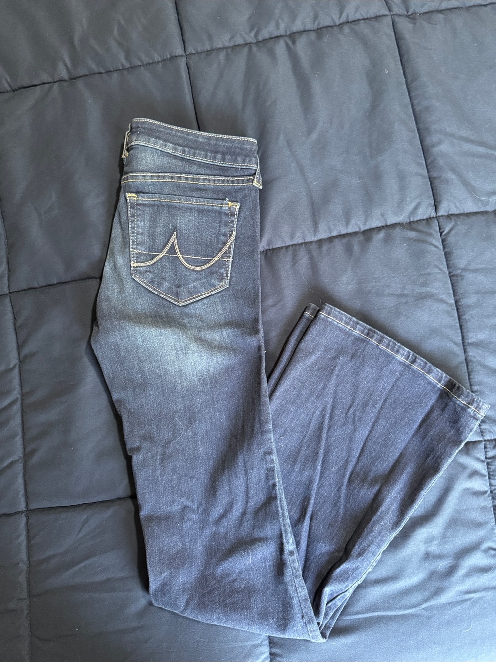 Never worn- Ariat Perfect Rise Flare Jeans Size 26